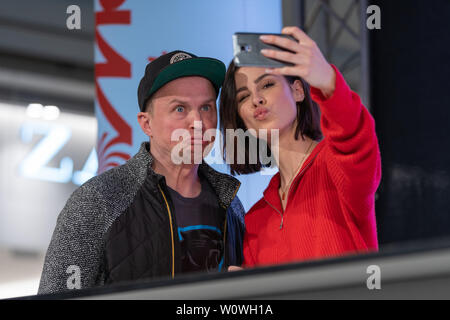 Autogrammstunde mit Lena Meyer-Landrut zu ihrem Albumstart" nur Liebe, L "im ALEXA Berlin/090419 Stockfoto