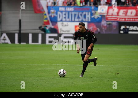 Vincenzo Grifo (SC Freiburg) mit Kugel, 1. Fussball-BL: 18-19: 31. Sptg. - RB Leipzig vs SC Freiburg DFL-Bestimmungen verbieten die Verwendung von Fotografien als BILDSEQUENZEN UND/ODER QUASI-VIDEO Foto: Joachim Hahne/johapress Stockfoto