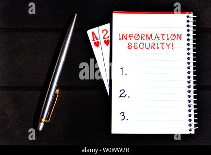 Konzeptionelle Handschrift mit Informationen Sicherheit. Begriff Sinne INFOSEC-Schutz vor unberechtigtem Zugriff geschützt Schreibbedarf platziert Stockfoto