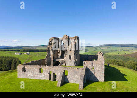 Luftaufnahme von Auchindoun Castle in der Nähe von Dufftown, Banffshire, Schottland. Stockfoto