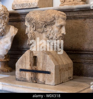 Rom. Italien. Doppel Herm von Epikur (links) und Metrodorus (rechts) in der Halle des Philosophen, die Kapitolinischen Museen. Musei Capitolini. Doppel herm Stockfoto