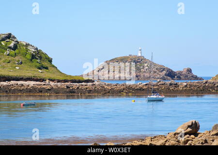 Round Island Round Island Lighthouse aus St Martins ist der nördlichste Punkt der Scilly-inseln, Cornwall, Großbritannien Stockfoto