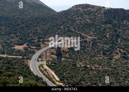 Kreta, Griechenland, Juni 2019. Eine Übersicht über die E75 Autobahn zwischen Malia und Heraklion an der Nordküste von Kreta. Stockfoto