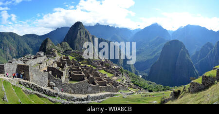 Blick auf Machu Picchu (Giant Bild) (Kombinierte und Fusionierte Bilder) (Peru). Stockfoto