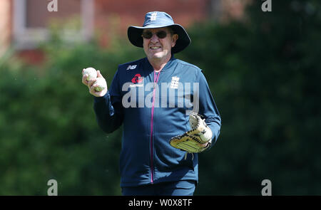 England Trainer Trevor Bayliss während der Netze Sitzung in Edgbaston, Birmingham. Stockfoto