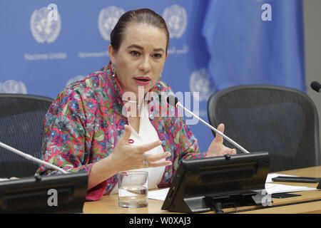 Juni 27, 2019 - New York, NY, USA - Vereinte Nationen, New York, USA, 27. Juni 2019 - Maria Fernanda Espinosa Garces, Präsident der dreiundsiebzigste Tagung der Generalversammlung, Schriftsatz drücken Sie auf die laufenden Arbeiten der GA heute am Hauptsitz der Vereinten Nationen in New York. Foto: Luiz Rampelotto/EuropaNewswire.. PHOTO CREDIT OBLIGATORISCH. (Bild: © Luiz Rampelotto/ZUMA Draht) Stockfoto