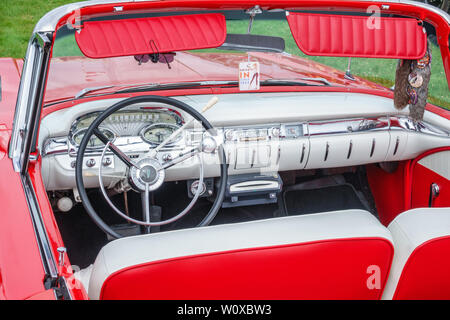 Einrichtung eines alten Ford Edsel Stockfoto