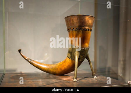 Viking Cup, Blick auf eine 9. Jahrhundert Wikinger Trinkhorn auf Anzeige im Historischen Museum, Oslo, Norwegen. Stockfoto