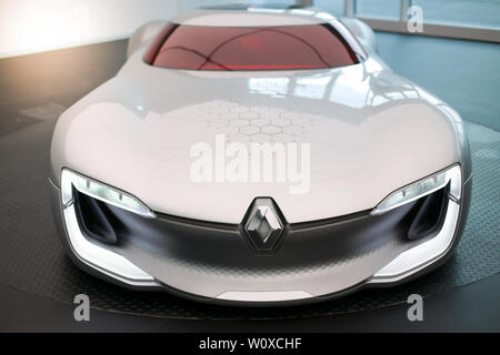 Bukarest, Rumänien - 28. Juni 2019: Der Renault Trezor Konzept hypercar der Presse präsentiert während der Eröffnung der Renault Bukarest verbunden. Stockfoto