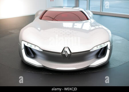Bukarest, Rumänien - 28. Juni 2019: Der Renault Trezor Konzept hypercar der Presse präsentiert während der Eröffnung der Renault Bukarest verbunden. Stockfoto