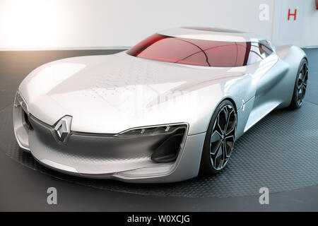 Bukarest, Rumänien - 28. Juni 2019: Der Renault Trezor Konzept hypercar der Presse präsentiert während der Eröffnung der Renault Bukarest verbunden. Stockfoto