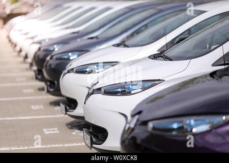 Bukarest, Rumänien - Juni 28, 2019: Details mit Scheinwerfern von Elektroautos der französische Autohersteller Renault. Stockfoto