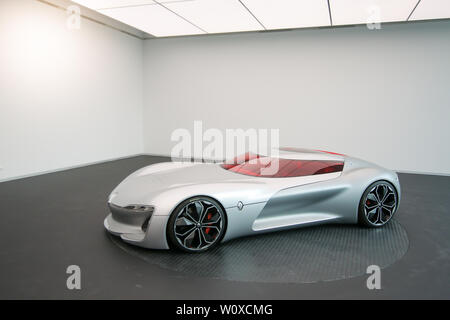Bukarest, Rumänien - 28. Juni 2019: Der Renault Trezor Konzept hypercar der Presse präsentiert während der Eröffnung der Renault Bukarest verbunden. Stockfoto