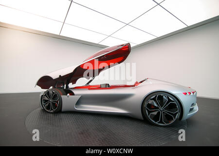 Bukarest, Rumänien - 28. Juni 2019: Der Renault Trezor Konzept hypercar der Presse präsentiert während der Eröffnung der Renault Bukarest verbunden. Stockfoto