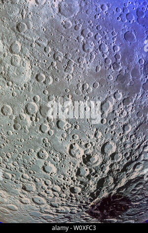 Bournemouth, Dorset UK. 28. Juni 2019. Dorset Moon, eine Feier der ersten Mondlandung vor 50 Jahren mit Luke Jerram des international renommierten Museum des Mondes messen 7 Meter Durchmesser in St. Peters Kirche. Das vollständige Programm der Freien lunar-inspirierten Ereignisse erstellen, eine Erfahrung, die nicht von dieser Welt ist in den drei Tagen, die heute beginnen. Credit: Carolyn Jenkins/Alamy leben Nachrichten Stockfoto