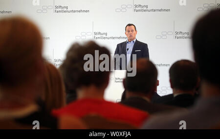 28. Juni 2019, Berlin: Richard Grenell, amerikanischer Botschafter in Deutschland, die Deutsche Familie Business Day 2019 und eine Rede. Foto: Wolfgang Kumm/dpa Stockfoto