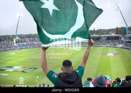 26 Juni, 2019 - Pakistan Verfechter leidenschaftlich ihre Mannschaft gegen Neuseeland Unterstützung bei Edgebaston, Birminghan während der 2019 ICC World Cup Stockfoto