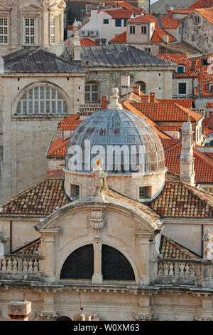 Blick auf die St. Blasius Kirche von Stadtmauern, Dubrovnik, Kroatien Stockfoto