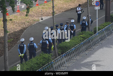 Tokio, Japan. 28 Juni, 2019. Polizei und hohe Sicherheit könnte in Osaka Japan während des Besuchs des Präsidenten, Premierminister und andere Führungskräfte aus der ganzen Welt gesehen werden, die für die jährlichen Gipfeltreffen der Gruppe der G20 am Juni 28, 2019 versammelt. Foto: Ramiro Agustin Vargas Tabares Credit: Ramiro Agustin Vargas Tabares/ZUMA Draht/Alamy leben Nachrichten Stockfoto