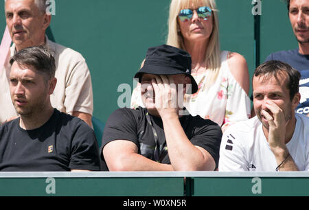 Slough, Großbritannien. 28 Juni, 2019. ANDRE AGGASI (Trainer von Grigor DIMITROV Bulgarien) während der boodles Tennis Ausstellung 2019 Tag 4 bei Stoke Park, Slough, England am 28. Juni 2019. Foto von Andy Rowland. Credit: PRiME Media Images/Alamy leben Nachrichten Stockfoto