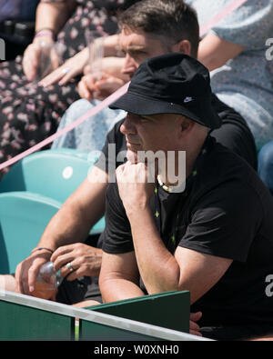 Slough, Großbritannien. 28 Juni, 2019. ANDRE AGGASI (Trainer von Grigor DIMITROV Bulgarien) während der boodles Tennis Ausstellung 2019 Tag 4 bei Stoke Park, Slough, England am 28. Juni 2019. Foto von Andy Rowland. Credit: PRiME Media Images/Alamy leben Nachrichten Stockfoto