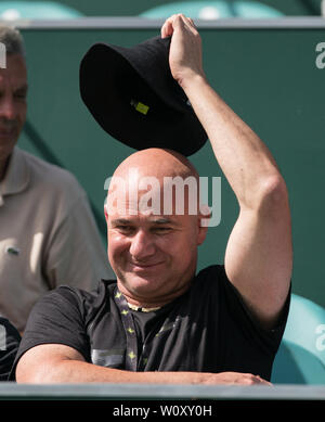 Slough, Großbritannien. 28 Juni, 2019. ANDRE AGGASI (Trainer von Grigor DIMITROV Bulgarien) während der boodles Tennis Ausstellung 2019 Tag 4 bei Stoke Park, Slough, England am 28. Juni 2019. Foto von Andy Rowland. Credit: PRiME Media Images/Alamy leben Nachrichten Stockfoto