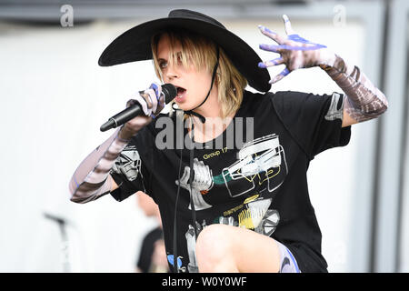 Glastonbury, Pilton, Somerset, UK. 28. Juni 2019. MO führt auf der anderen Bühne in Glastonbury Festival am 28. Juni 2019. Bild von Tabatha Feuerwehrmann/weiblichen Perspektive Credit: Weibliche Perspektive/Alamy leben Nachrichten Stockfoto