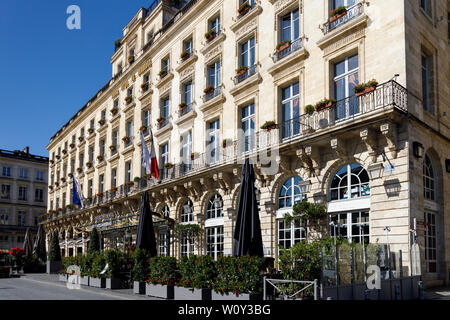 Das Intercontinental Hotel, auf der Place de la Comédie, Bordeaux, Frankreich. Gebäude aus dem 18. Jahrhundert mit einem neoklassischen inspirierte Fassade. Stockfoto