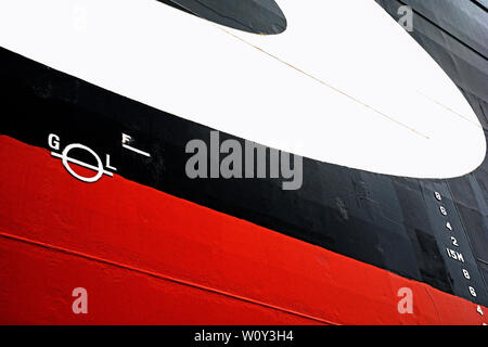 Buenos Aires, Argentinien - 2014.01.29: Steuerbord Rumpf das Containerschiff msc Alessia (imo Nr. 9225653), loadline Mark und Entwurf der Markierungen Stockfoto