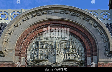 Rotterdam, Niederlande - 18 Juli 2017: Relief, Aufzug Operationen am ehemaligen Sitz der graan Aufzug maatschappij Entlastung auf Gleichheit Stockfoto