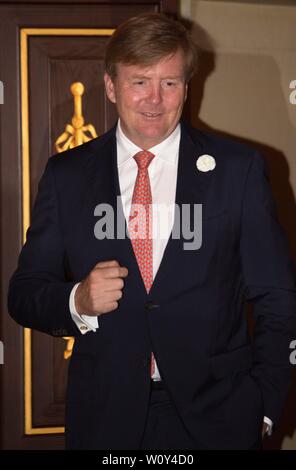 König Willem-Alexander der Niederlande bei der Königliche Palast in Amsterdam am 28. Juni 2019 die Ausstellung, die das Universum von Amsterdam zu öffnen. Schätze aus dem Goldenen Zeitalter der Kartographie Foto: Albert Ph-van der Werf/Niederlande/Point de Vue | Stockfoto