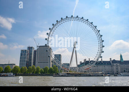 Das London Eye, das berühmte Riesenrad am Südufer der Themse in London, Vereinigtes Königreich Stockfoto