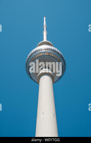 Der Berliner Fernsehturm (Fernsehturm), Berlin, Deutschland Stockfoto