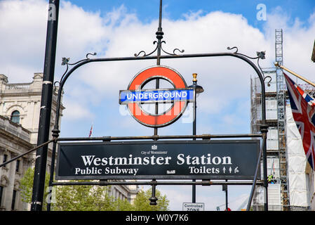 Die U-Bahnstation Westminster in London, Vereinigtes Königreich Stockfoto