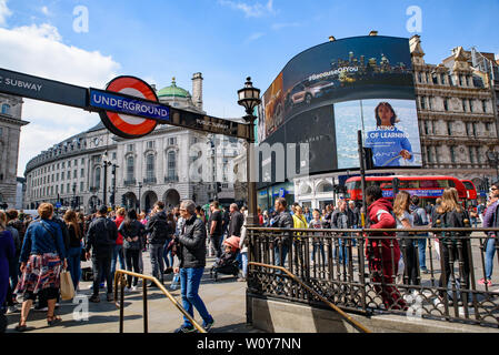 Piccadilly Circus in London, Vereinigtes Königreich Stockfoto