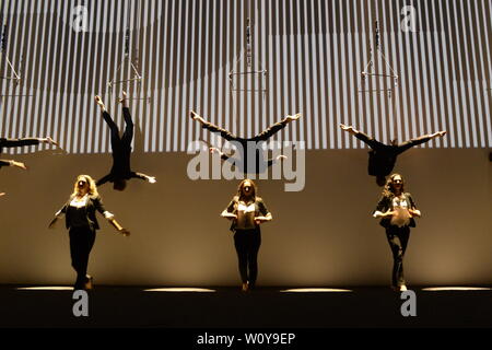 Karlovy Vary, Tschechische Republik. 28 Juni, 2019. Die Eröffnungsfeier der 54 Karlovy Vary International Film Festival, am 28. Juni 2019 in Karlsbad, Tschechische Republik. Credit: Katerina Sulova/CTK Photo/Alamy leben Nachrichten Stockfoto