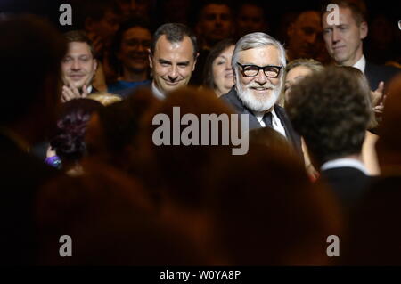 Karlovy Vary, Tschechische Republik. 28 Juni, 2019. Präsident des KVIFF Jiri Bartoska kommt zur Eröffnungsfeier der 54 Karlovy Vary International Film Festival beginnt am 28. Juni 2019 in Karlsbad, Tschechische Republik. Credit: Katerina Sulova/CTK Photo/Alamy leben Nachrichten Stockfoto