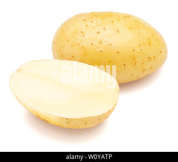 Zwei schöne Kartoffeln (eine ganze und einem Split in der Hälfte). Auf weissem Hintergrund Stockfoto