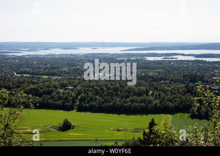 Der Blick auf den Oslofjord und die Stadt und den Hafen von Kalsøstopp außerhalb von Oslo, Norwegen. Stockfoto