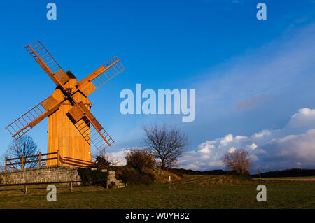 Oberlausitz restaurierte Windmühle in Neundorf mit dem Eigen, Deutschland Stockfoto