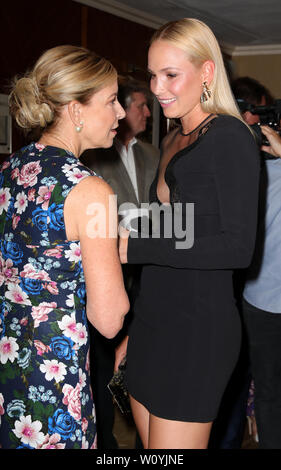 Chris Evert und Donna Vekic Teilnahme an der Dubai Duty Free WTA-Sommerfest 2019 im Jumeirah Carlton Tower, London statt. Stockfoto