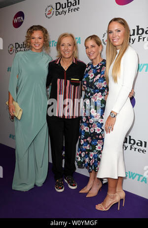 Katerina Siniakova, Martina Navratilova und Chris Evert und Caroline Wozniacki Teilnahme an der Dubai Duty Free WTA-Sommerfest 2019 im Jumeirah Carlton Tower, London statt. Stockfoto