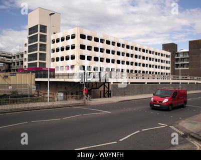 AJAXNETPHOTO. 2019. WORTHING, ENGLAND - Platzsparend - GRAFTON MEHRSTÖCKIGES PARKHAUS nach MALERARBEITEN. Foto: Jonathan Eastland/AJAX REF: DP 191405 163 Stockfoto