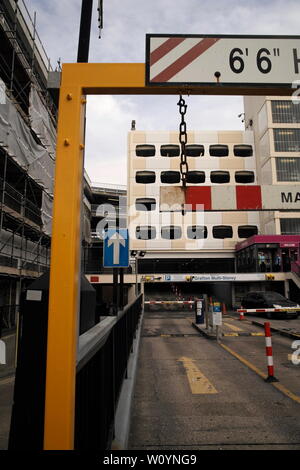 AJAXNETPHOTO. 2019. WORTHING, ENGLAND - Platzsparend - GRAFTON MEHRSTÖCKIGES PARKHAUS nach MALERARBEITEN. Foto: Jonathan Eastland/AJAX REF: DP 192204 153 Stockfoto