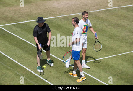 Slough, Großbritannien. 28 Juni, 2019. ANDRE AGASSI & Grigor DIMITROV Bulgarien während der boodles Tennis Ausstellung 2019 Tag 4 bei Stoke Park, Slough, England am 28. Juni 2019. Foto von Andy Rowland. Credit: PRiME Media Images/Alamy leben Nachrichten Stockfoto