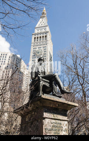 New York - 4. April 2017: vertikale Ansicht von William Seward Statue, US-Präsidenten, Senator und Staatssekretär. Stockfoto