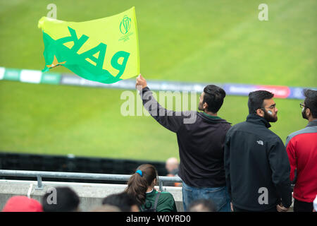 26 Juni, 2019 - Pakistan Verfechter leidenschaftlich ihre Mannschaft gegen Neuseeland Unterstützung bei Edgebaston, Birminghan während der 2019 ICC World Cup Stockfoto