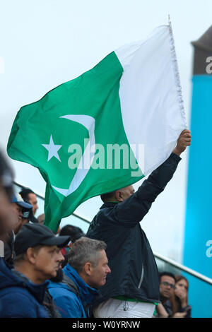 26 Juni, 2019 - Pakistan Verfechter leidenschaftlich ihre Mannschaft gegen Neuseeland Unterstützung bei Edgebaston, Birminghan während der 2019 ICC World Cup Stockfoto