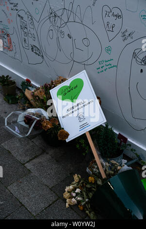 14. Juni 2019 den zweiten Jahrestag des Grenfell Turm Tragödie, und eine Gemeinschaft, die immer noch in Trauer. Kensington, London, UK Credit: B. Catterall Stockfoto