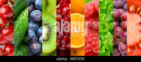 Obst und Gemüse. Essen Hintergrund. Orange, Kiwi, Kirschen, Pflaumen, Weintrauben, Tomaten, Gurken, Himbeeren, Granatapfel und Kopfsalat. Stockfoto